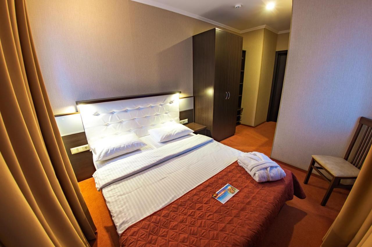 Kiev 365 Park Hotel Sofiivska Borshchahivka المظهر الخارجي الصورة