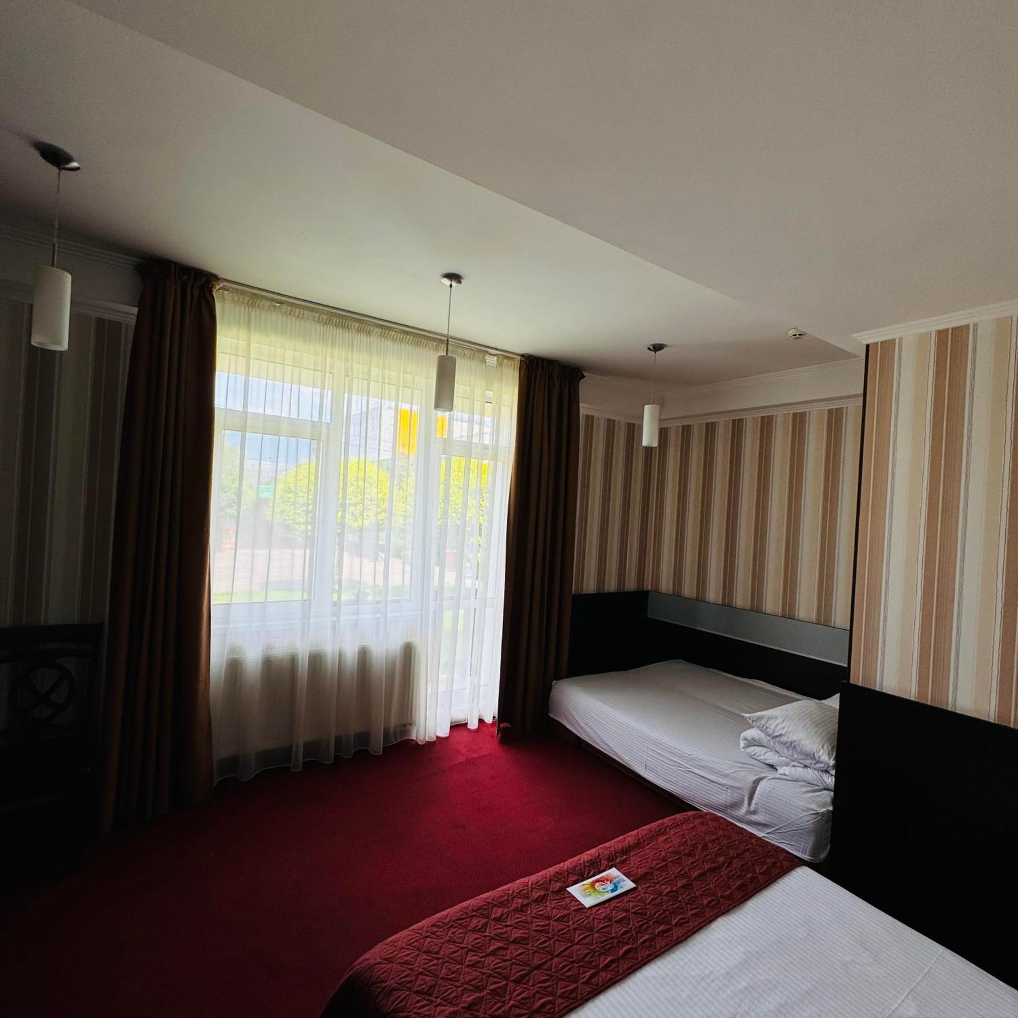 Kiev 365 Park Hotel Sofiivska Borshchahivka المظهر الخارجي الصورة