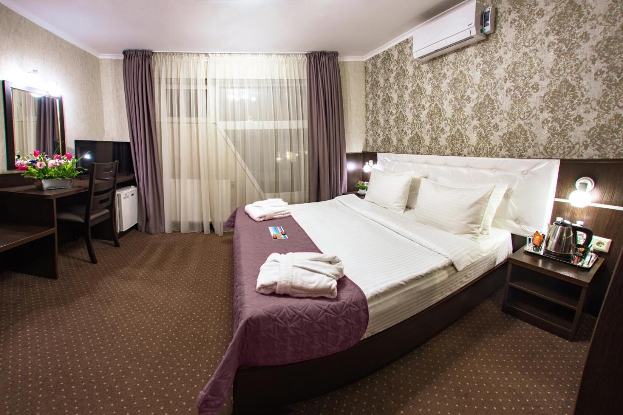 Kiev 365 Park Hotel Sofiivska Borshchahivka المظهر الخارجي الصورة