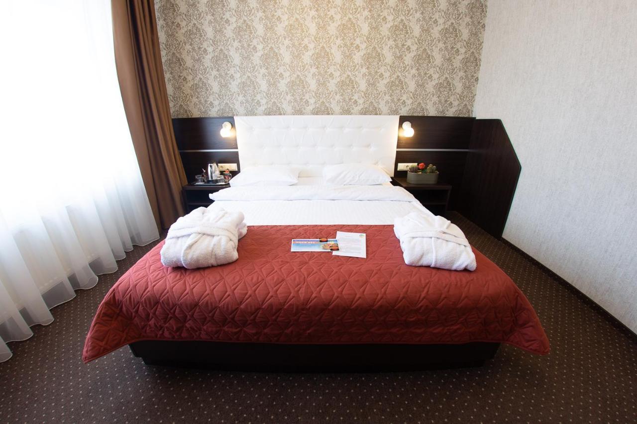 Kiev 365 Park Hotel Sofiivska Borshchahivka المظهر الخارجي الصورة