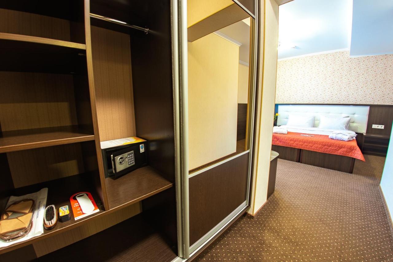Kiev 365 Park Hotel Sofiivska Borshchahivka المظهر الخارجي الصورة